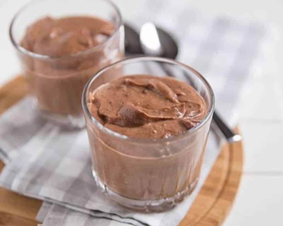 Mousse crémeuse au chocolat noir et caramel au Thermomix