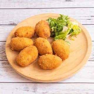 Croquettes de riz au four avec jambon et fromage, idéal pour un apéro