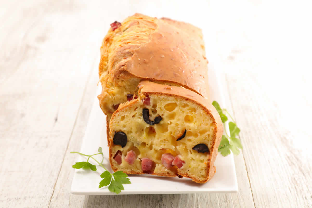 Cake aux olives et jambon : Recette facile et délicieuse